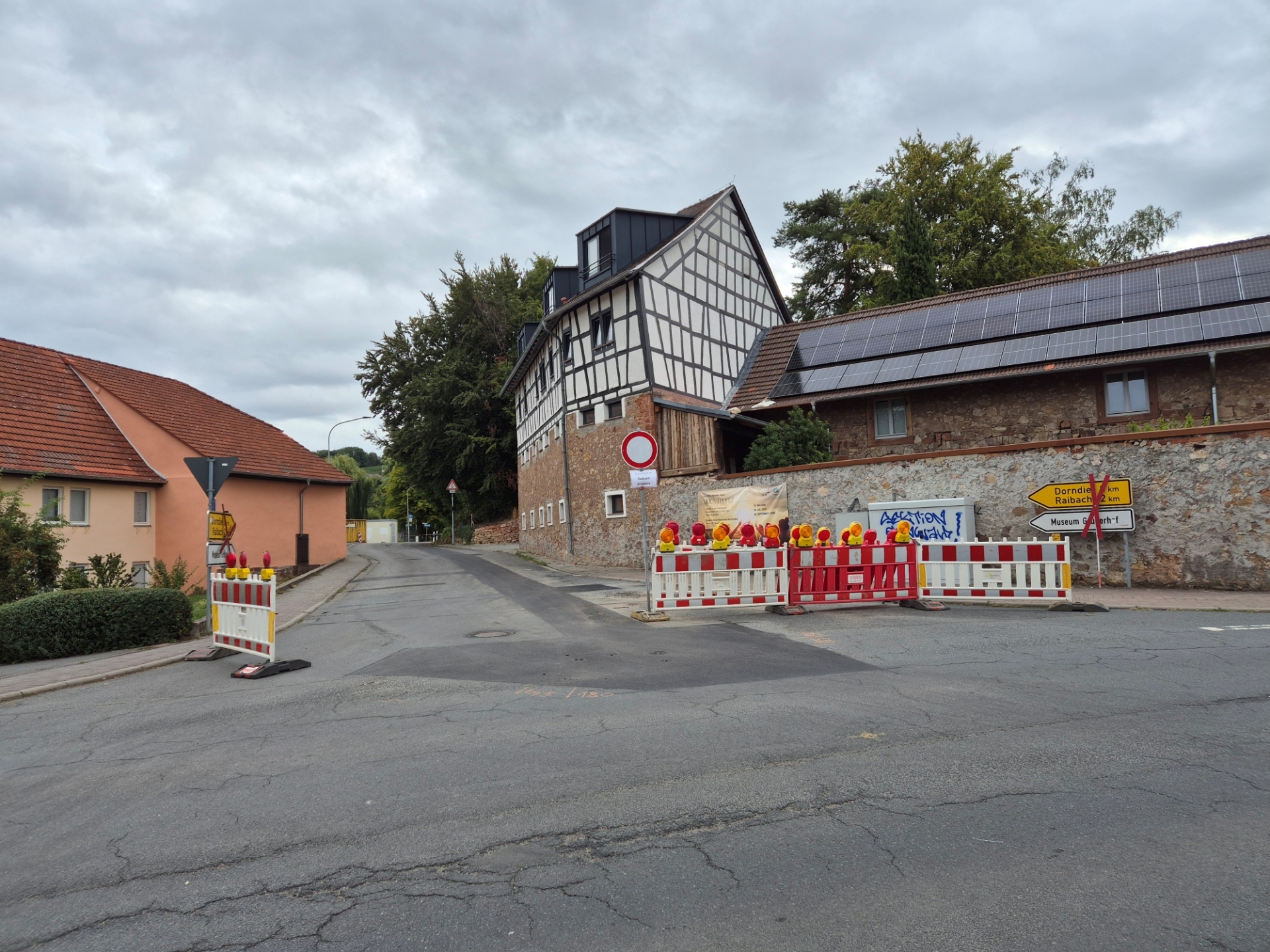 Sperrung am Eingang zum Raibacher Tal