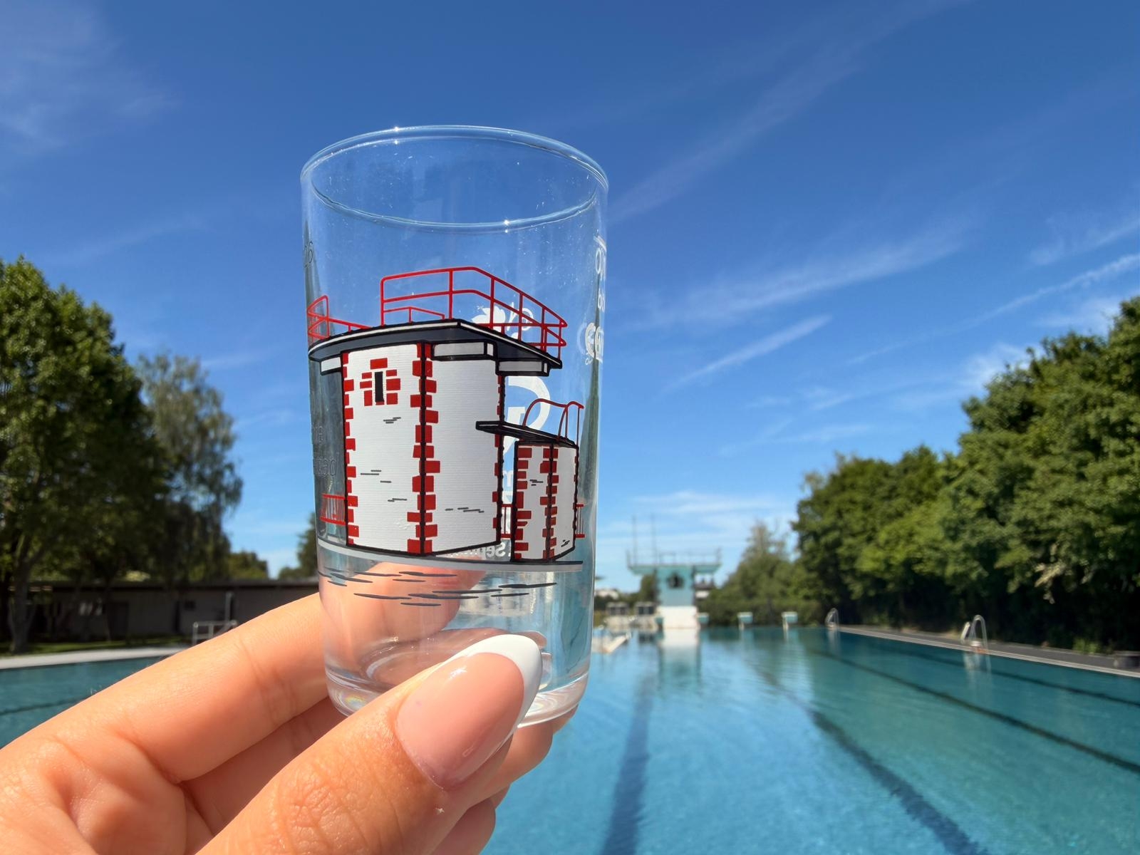 Winzerfestglas mit Motiv: Sprungturm