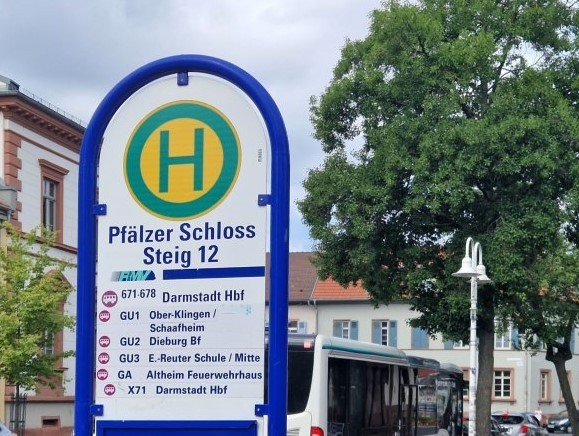 Bushaltestellenschild Pfälzer Schloss