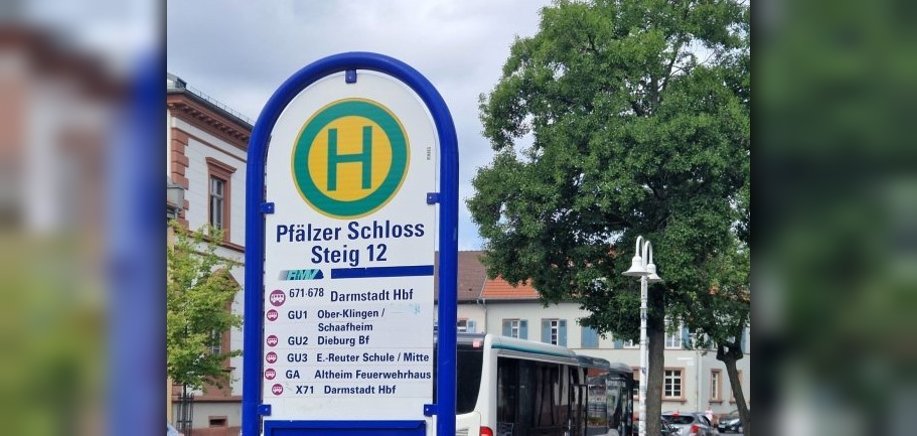 Bushaltestellenschild Pfälzer Schloss