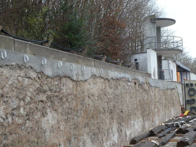 Sanierte Beckenwand vom Ursprungsbecken