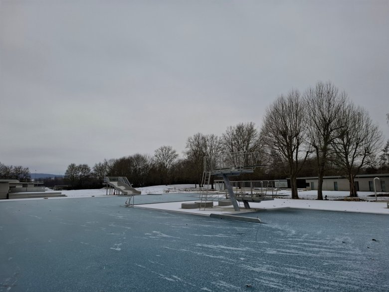 Gefrorene Wasserfläche