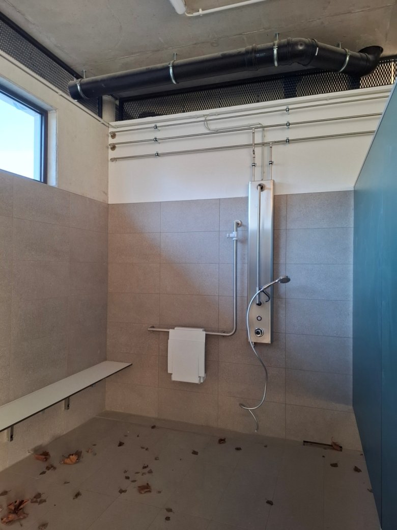 Großumkleide mit Dusche