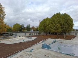 Eingang über fertiges Gelände