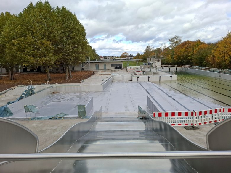 Blick von Rutsche ins Becken