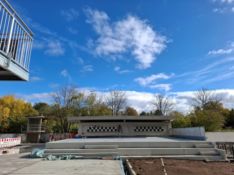 Liegedeck mit Stufenanlage